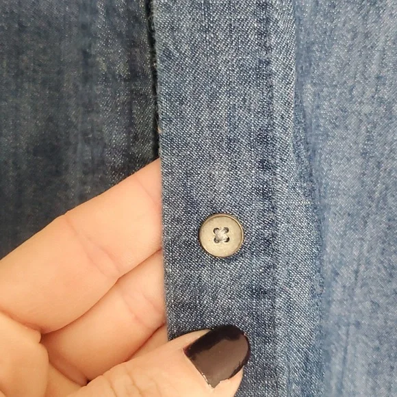 GAP Boyfriend Fit Jean Shirt (Large) - Picture 7 of 8
